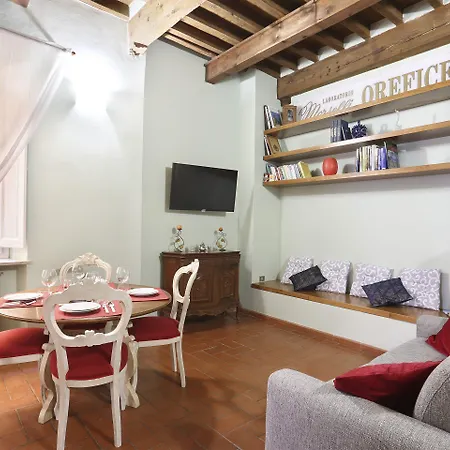 Across The River 아파트