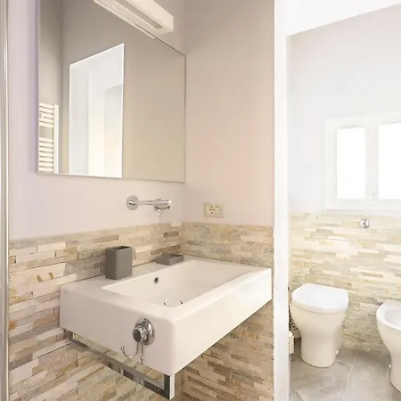 아파트 Across The River